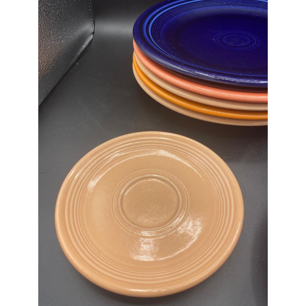 Lof of 9 Vtg Home Laughlin Fiestaware 5 dinner plates & 4 plates multicolor - Picture 8 of 16